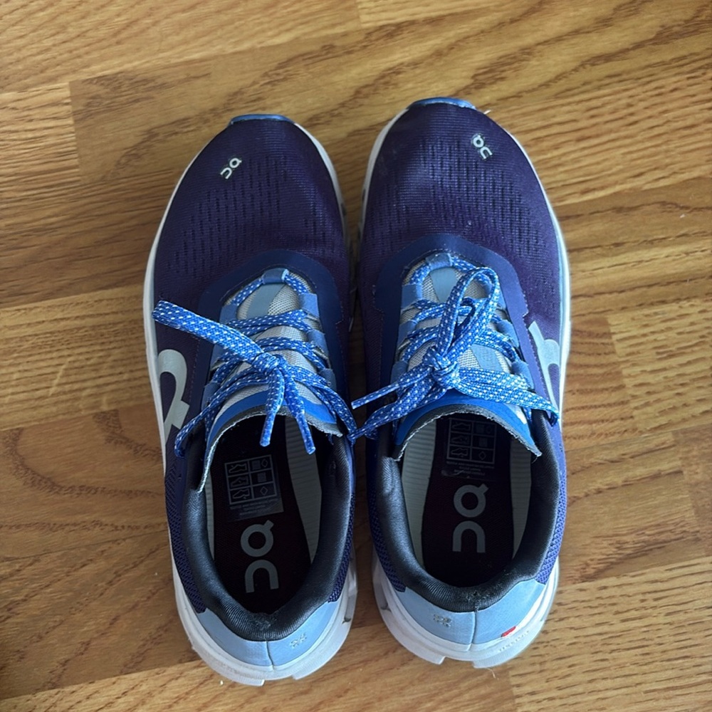 On cloud monster women’s shoes size 8